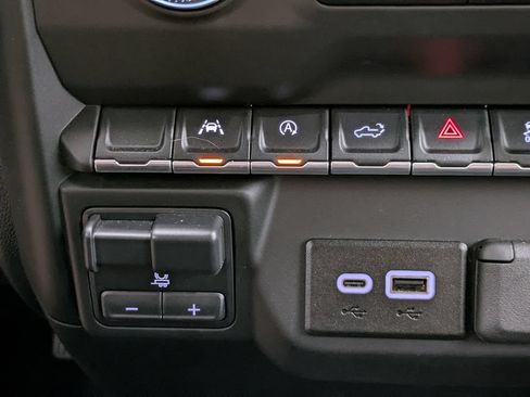 Used 2024 GMC Sierra 1500 Pro w/ Graphite Edition AWD/4WD image 9