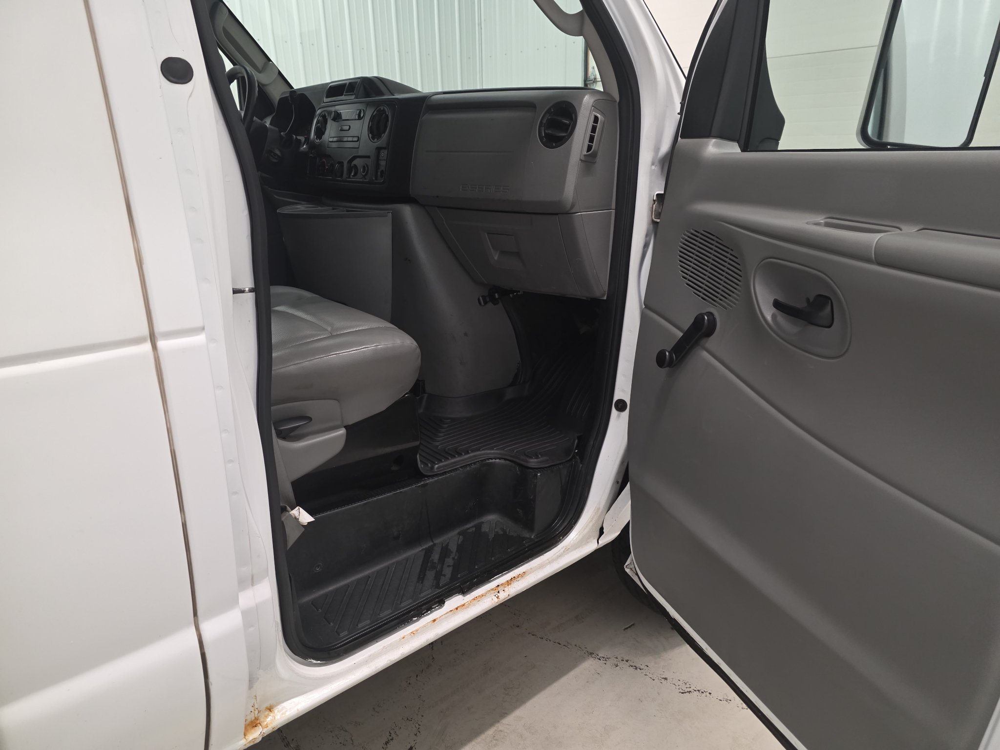Used 2012 Ford E-450 and Econoline 450 Super Duty RWD image 5