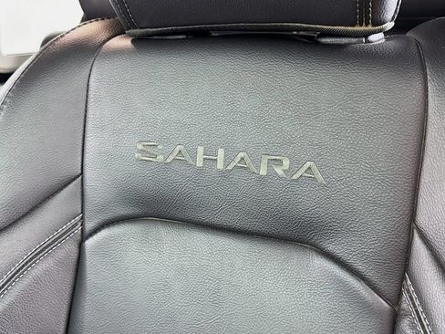 Used 2023 Jeep Wrangler Unlimited Sahara w/ Cold Weather Group AWD/4WD image 17