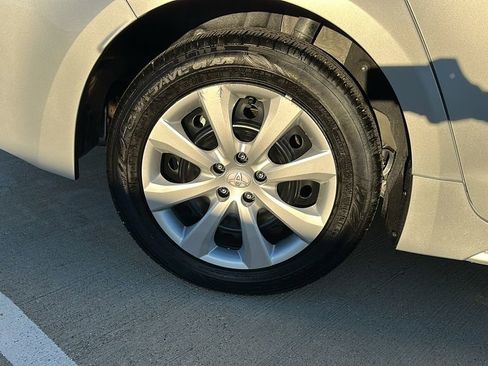 Used 2025 Toyota Corolla LE image 16