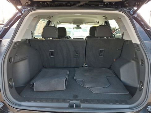 Used 2022 GMC Terrain SLE image 25