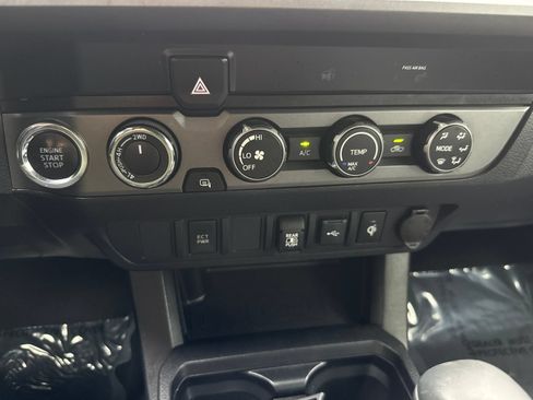 Used 2020 Toyota Tacoma TRD Off-Road AWD/4WD image 29
