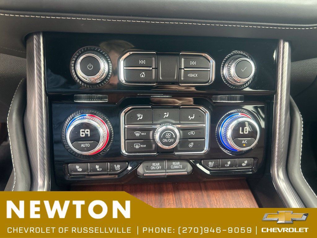 Used 2024 GMC Yukon XL Denali Ultimate AWD/4WD image 12
