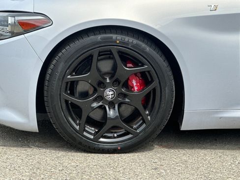 Used 2022 Alfa Romeo Giulia Ti RWD image 33