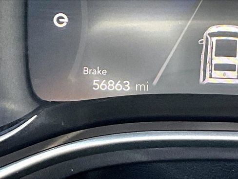 Used 2023 Chrysler Pacifica Touring-L FWD image 13