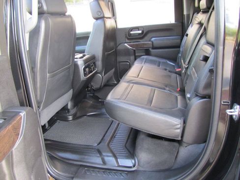 Used 2023 GMC Sierra 3500 Denali w/ Denali Black Diamond Edition AWD/4WD image 16