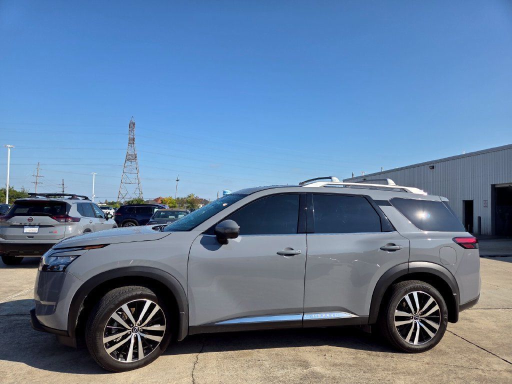 Used 2025 Nissan Pathfinder Platinum w/ Cargo Package FWD image 2