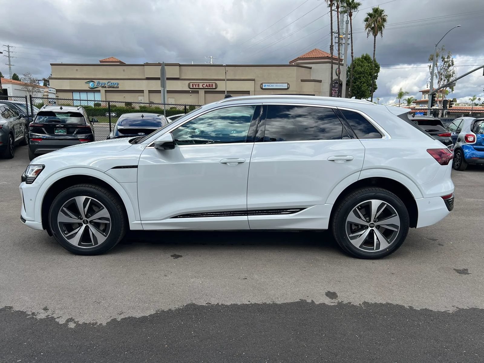 Used 2024 Audi Q8 e-tron Premium Plus AWD/4WD image 8