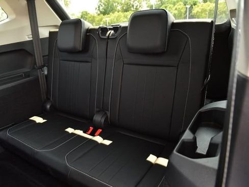 Certified 2023 Volkswagen Tiguan SE w/ Panoramic Sunroof Package FWD image 25