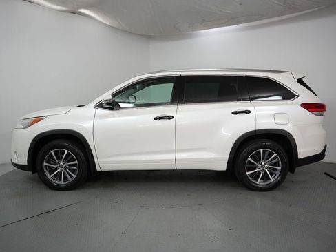 Used 2018 Toyota Highlander XLE image 4