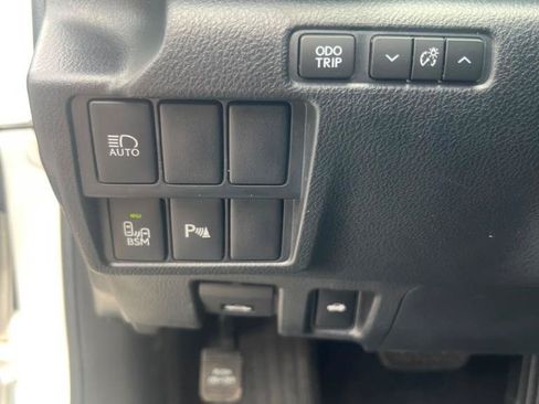 Used 2019 Lexus IS 300 w/ Premium Package RWD image 11