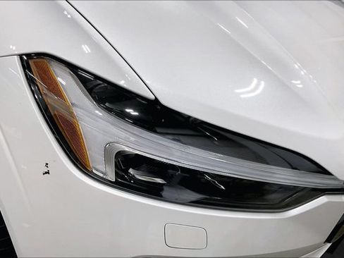 Certified 2024 Volvo XC60 B5 Core w/ Protection Package Premier AWD/4WD image 32