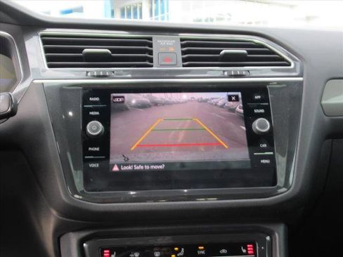 Used 2023 Volkswagen Tiguan SE R-Line image 26