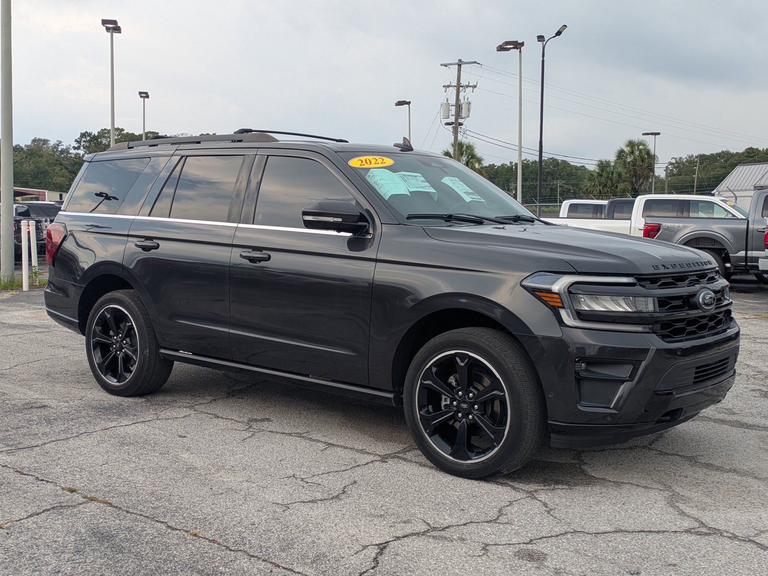 Used 2022 Ford Expedition Limited AWD/4WD image 2