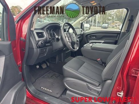 Used 2017 Nissan Titan SV image 7