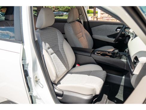 Used 2023 Nissan Rogue SV AWD/4WD image 14