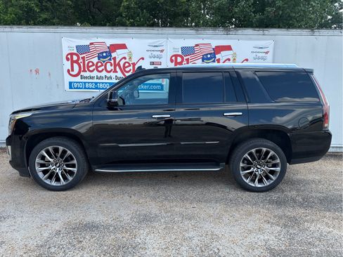 Used 2020 Cadillac Escalade Luxury w/ Escalade Sport Edition AWD/4WD image 7