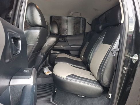 Used 2018 Toyota Tacoma SR5 image 10