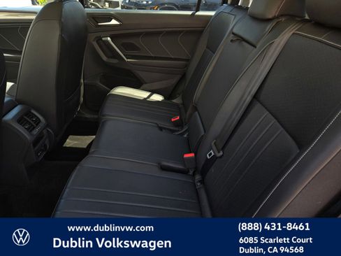 Used 2023 Volkswagen Tiguan SE w/ Panoramic Sunroof Package FWD image 11