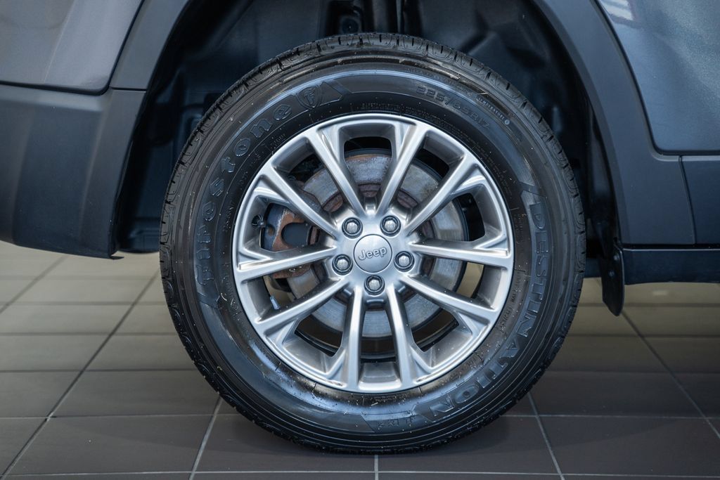 Certified 2022 Jeep Cherokee Latitude Lux AWD/4WD image 19