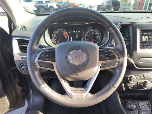 Used 2019 Jeep Cherokee Latitude Plus w/ Comfort/Convenience Group image 14