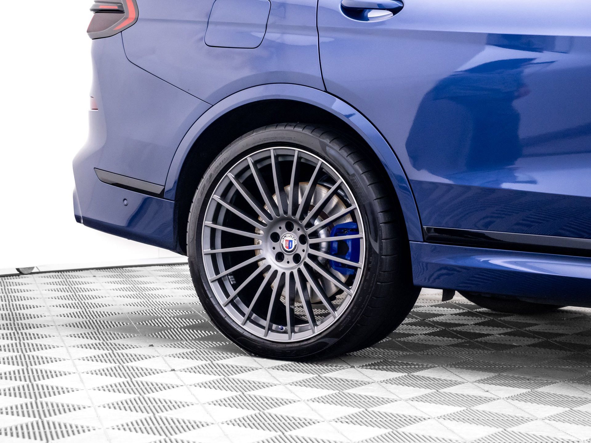 Used 2024 BMW ALPINA XB7 AWD/4WD image 42