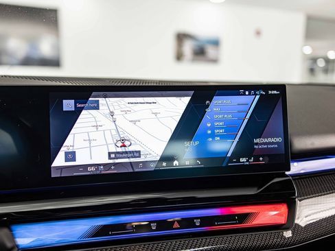 Used 2025 BMW M5 w/ Carbon Package image 27