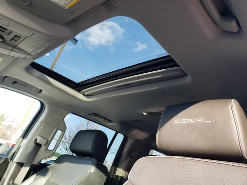 Used 2020 GMC Yukon XL Denali w/ Denali Premium Package image 20