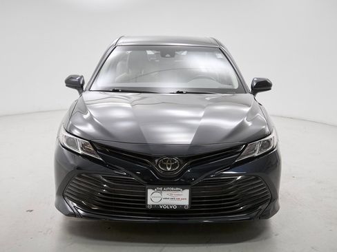 Used 2018 Toyota Camry LE image 5