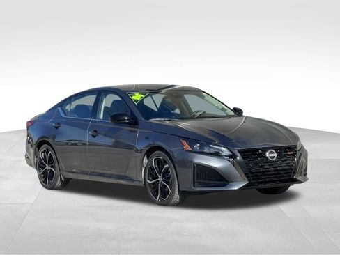 Used 2024 Nissan Altima 2.5 SR image 2