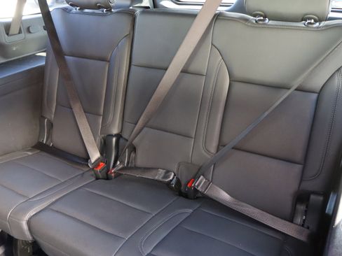 Certified 2025 Chevrolet Suburban Z71 w/ Sun And Tow Package image 33