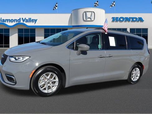 Used 2022 Chrysler Pacifica Touring-L image 3