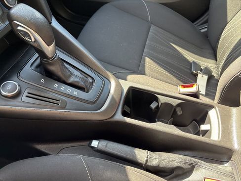 Used 2017 Ford Focus SEL image 17