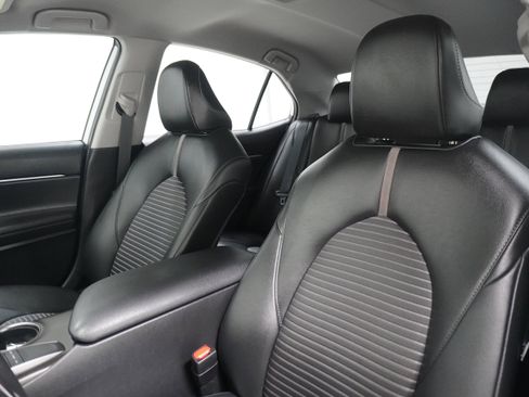 Used 2024 Toyota Camry SE image 10