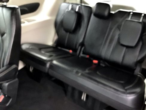 Used 2022 Chrysler Pacifica Touring-L image 30