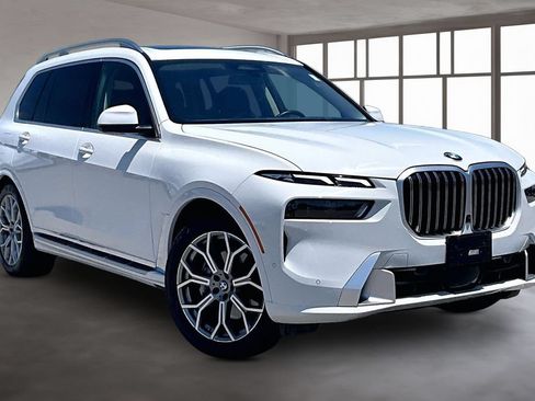Used 2025 BMW X7 xDrive40i AWD/4WD image 10