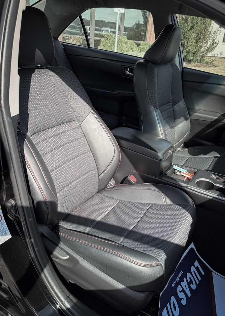 Used 2015 Toyota Camry SE FWD image 27