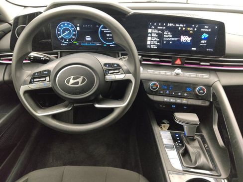 Used 2024 Hyundai Elantra Blue FWD image 22