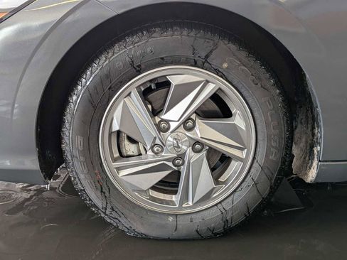 Used 2024 Hyundai Elantra SE image 12