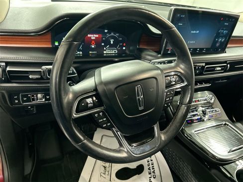 Used 2022 Lincoln Nautilus Reserve w/ Luxury Package image 4
