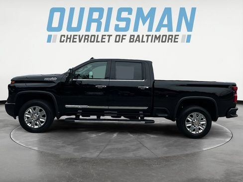 Used 2024 Chevrolet Silverado 2500 High Country AWD/4WD image 3