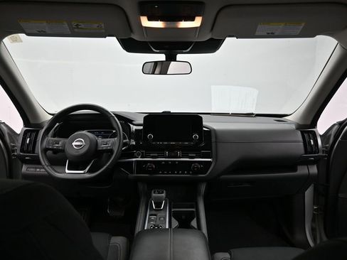 Used 2024 Nissan Pathfinder SV AWD/4WD image 31