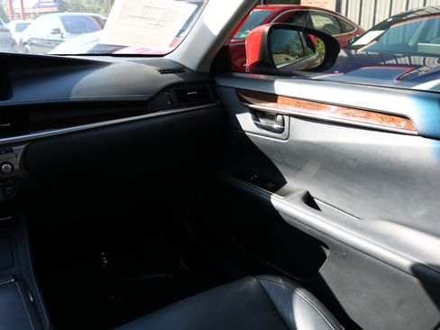 Used 2016 Lexus ES 350 w/ Luxury Package w/Wood Trim image 35