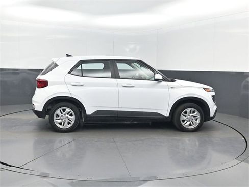 Used 2022 Hyundai Venue SE image 32
