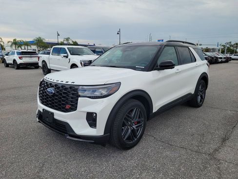 Used 2025 Ford Explorer ST RWD image 2
