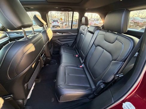 New 2025 Jeep Grand Cherokee Limited image 12