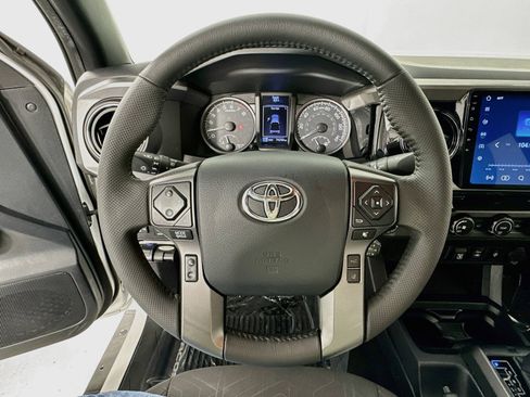 Used 2019 Toyota Tacoma TRD Off-Road RWD image 11