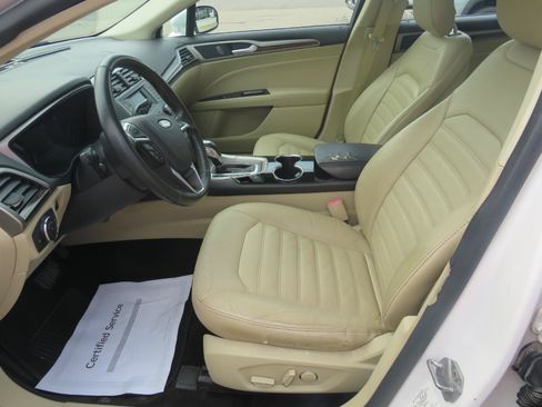 Used 2014 Ford Fusion SE w/ Equipment Group 202A FWD image 3
