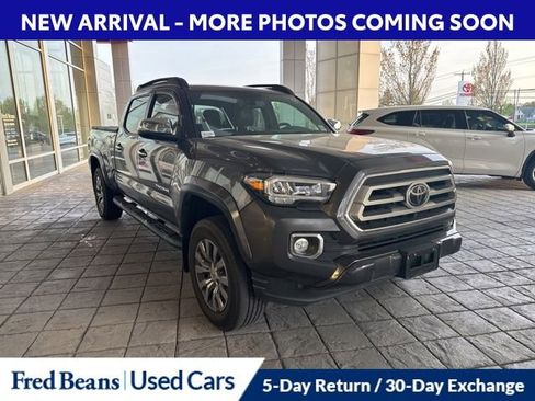 Certified 2022 Toyota Tacoma Limited AWD/4WD image 1