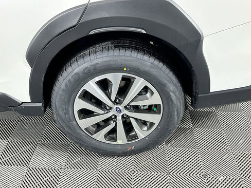 Used 2025 Subaru Outback Premium w/ Popular Package #1A image 37